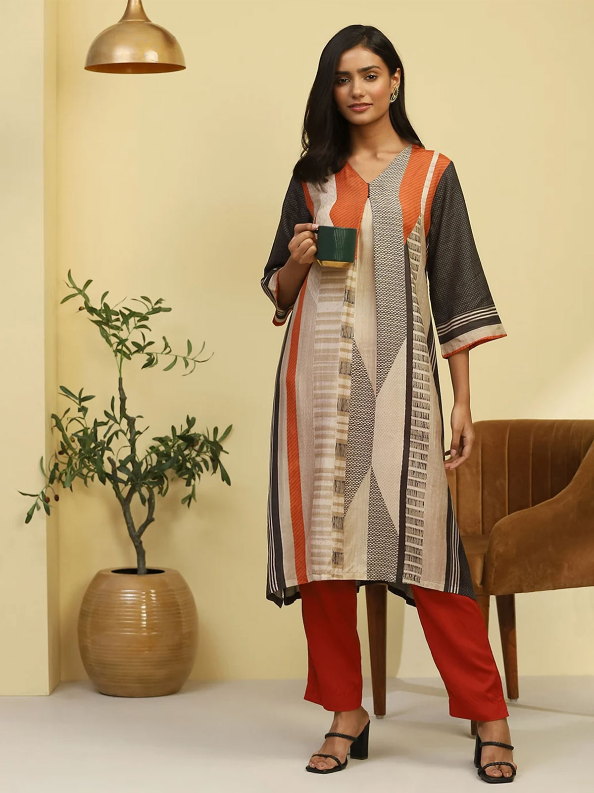 Kurtis Buy White Kurti for Women at G3Fashion in United Kingdom