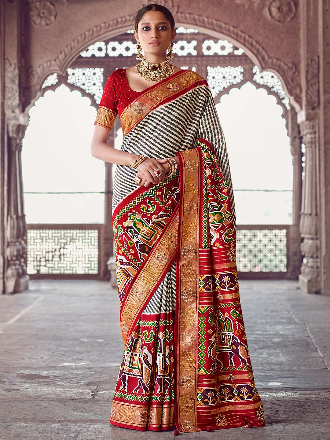 Latest Patola Silk Saree for Woman, Indian Saree for Festival & Wedding Reception Traditional Patola Patan Patola cheapest Ikkat Patola Kanchi Pattu.